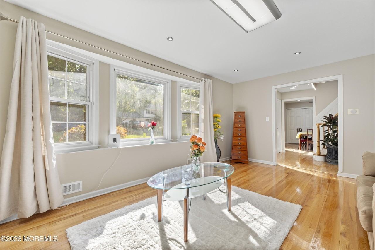 55 Ainsworth Ave - Photo 7 of 50