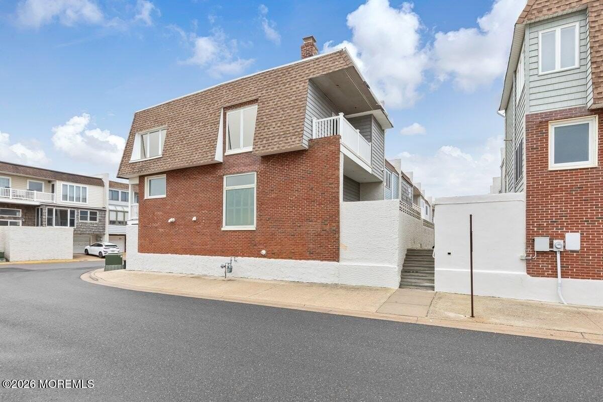 31 Village Rd - Photo 2 of 23