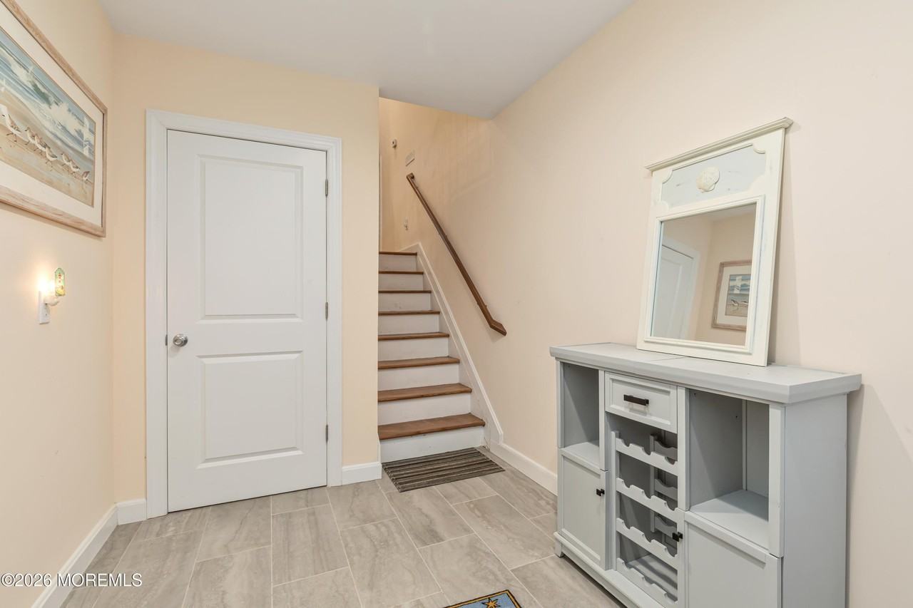 31 Village Rd - Photo 4 of 23