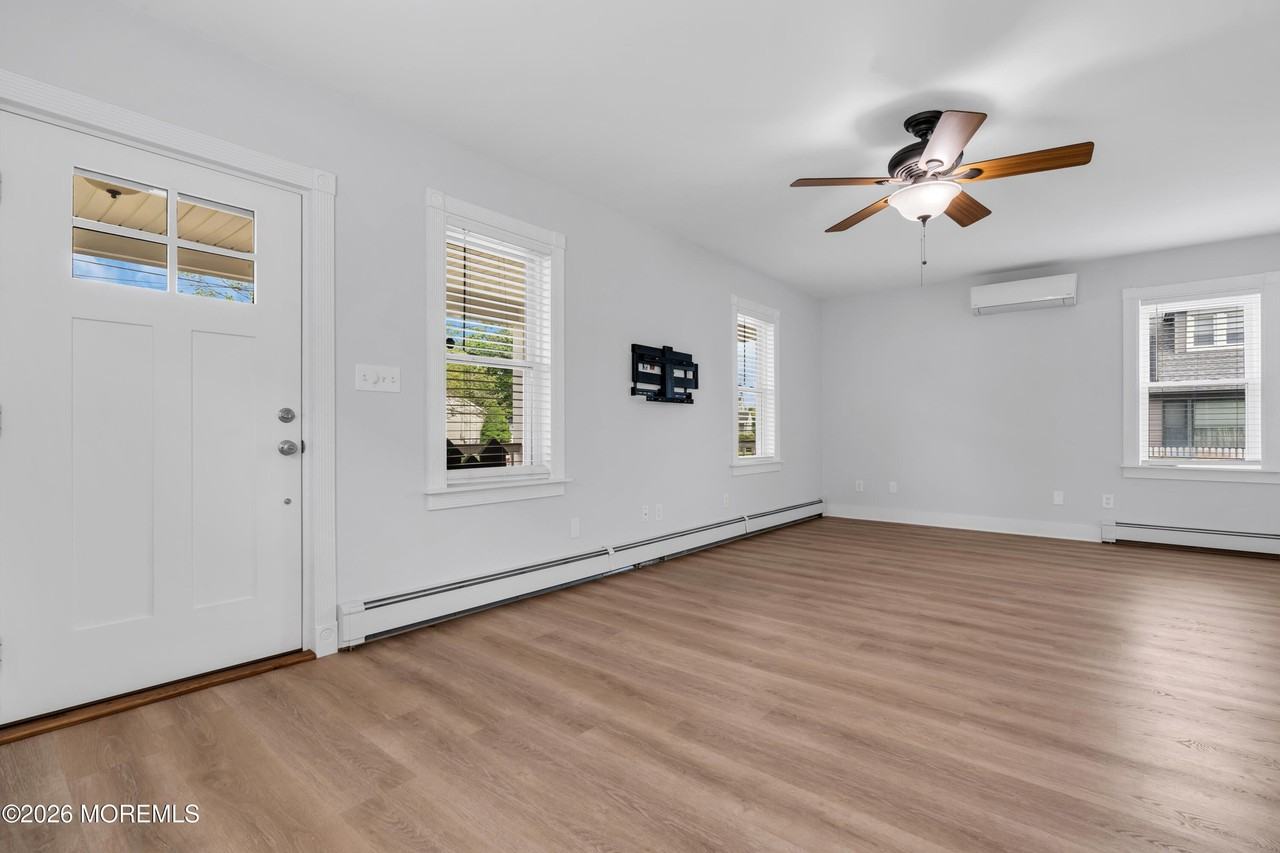 505 Long Branch Ave - Photo 3 of 42