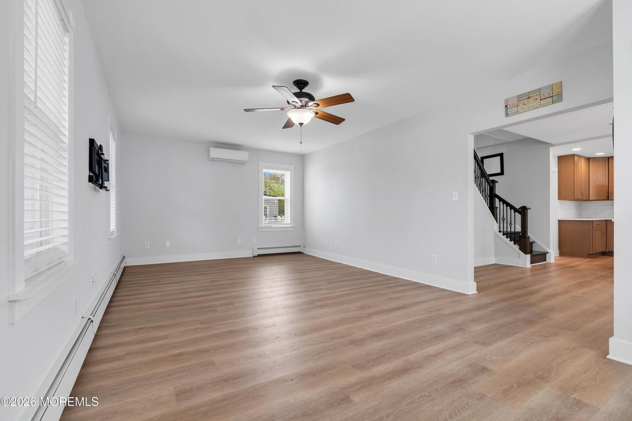 505 Long Branch Ave - Photo 4 of 42