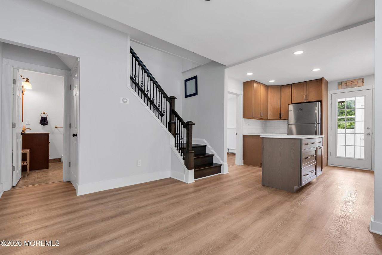 505 Long Branch Ave - Photo 6 of 42