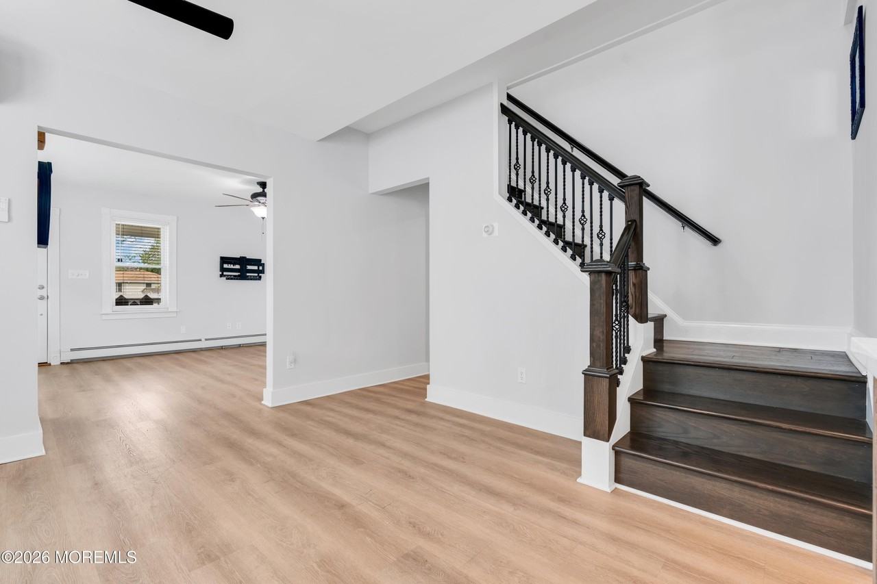 505 Long Branch Ave - Photo 7 of 42