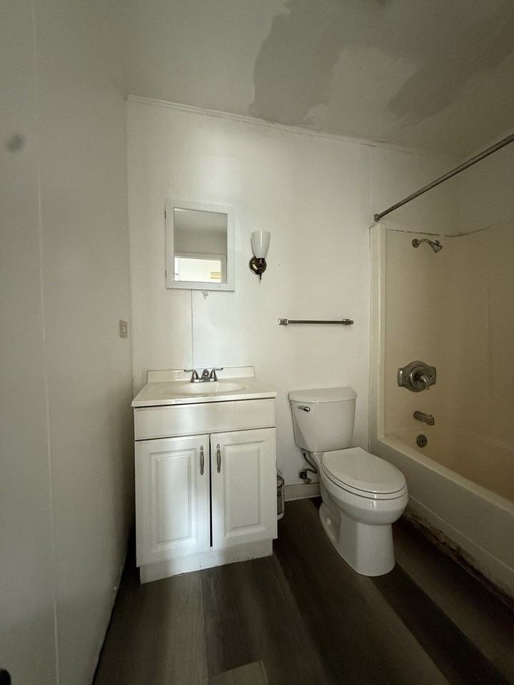 1627 Woodbine Dr #2 - Photo 4 of 5