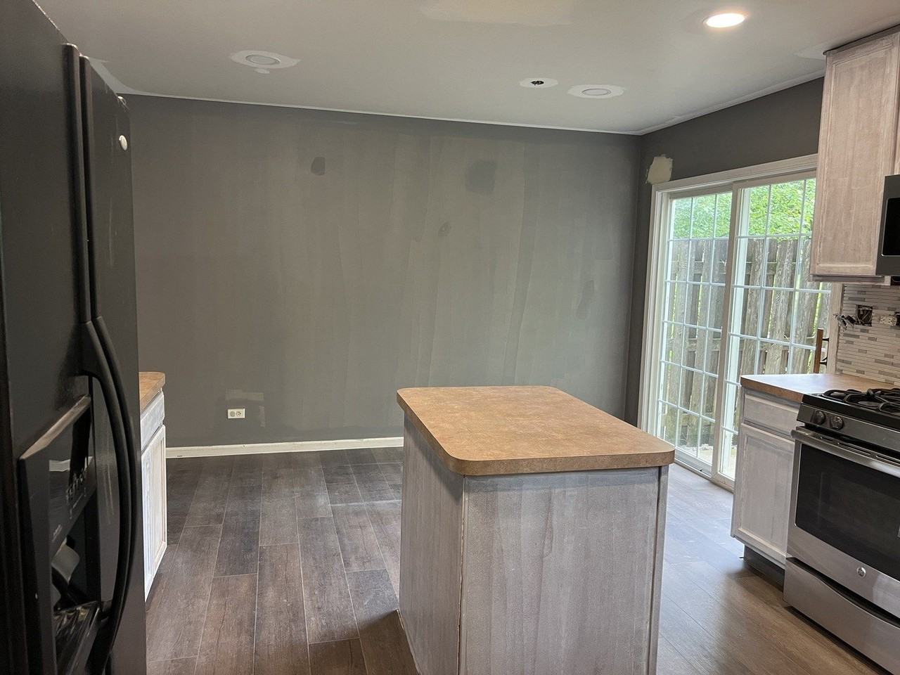 460 Lancaster Dr - Photo 5 of 16