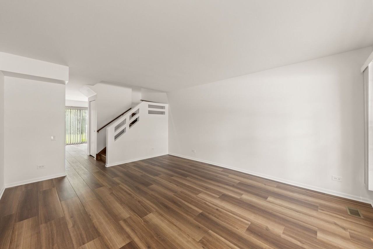 182 Half Moon Cir - Photo 2 of 24