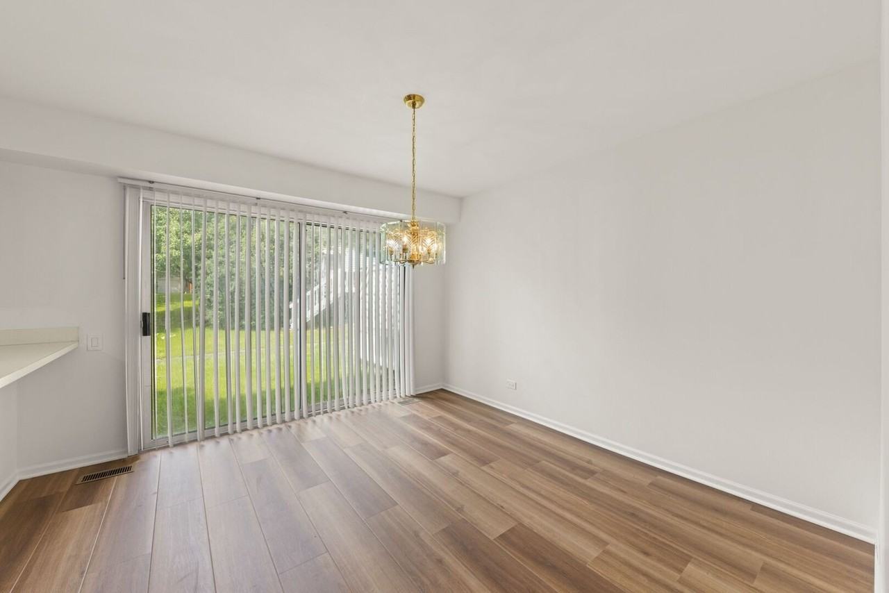 182 Half Moon Cir - Photo 4 of 24