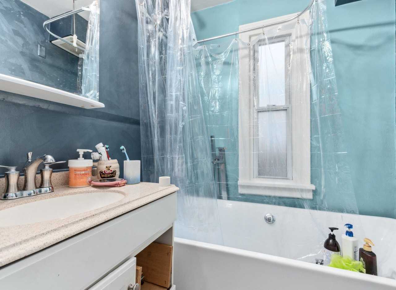 1212 S 50th Ave #1R - Photo 4 of 10
