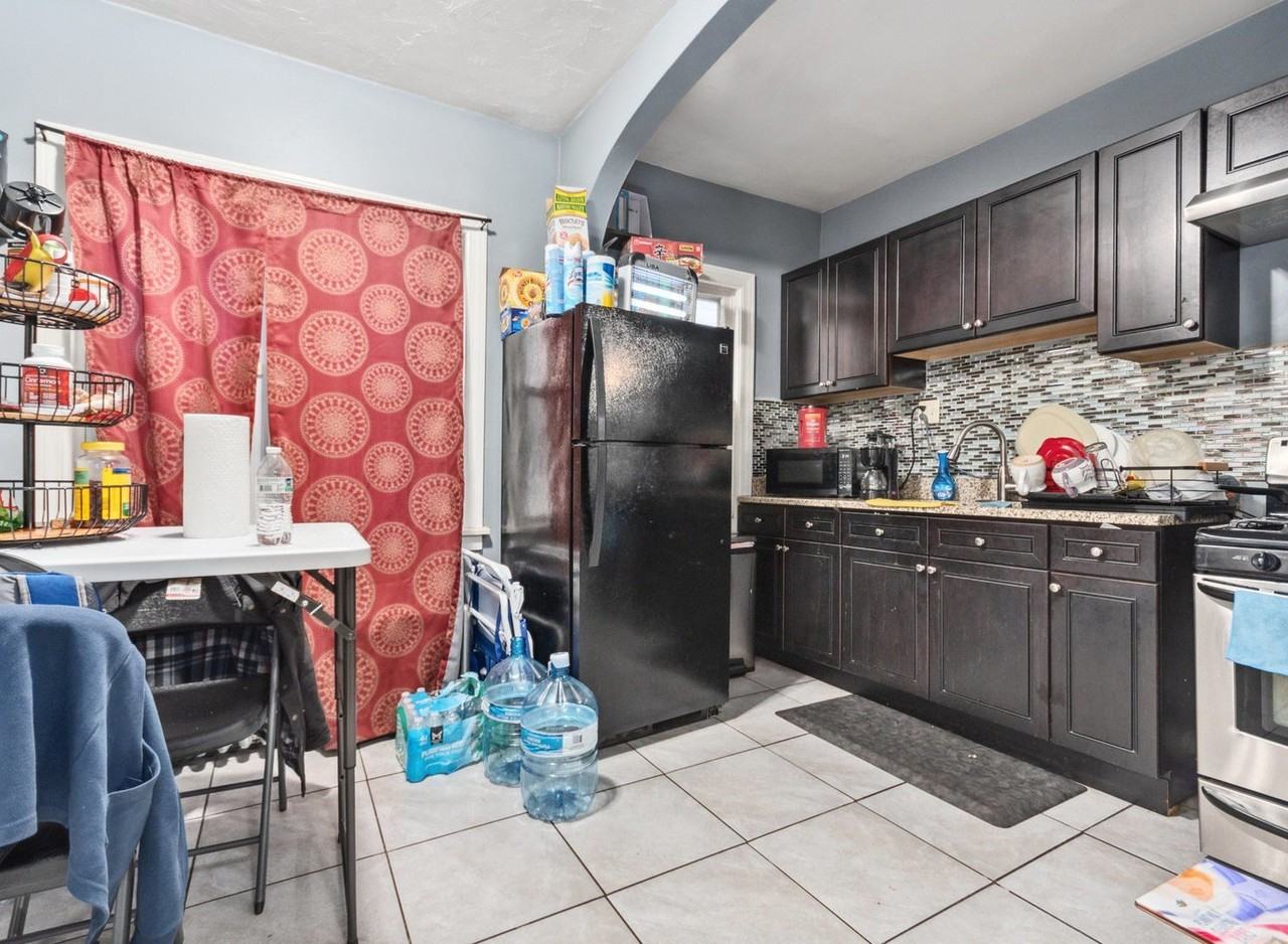 1212 S 50th Ave #1R - Photo 6 of 10