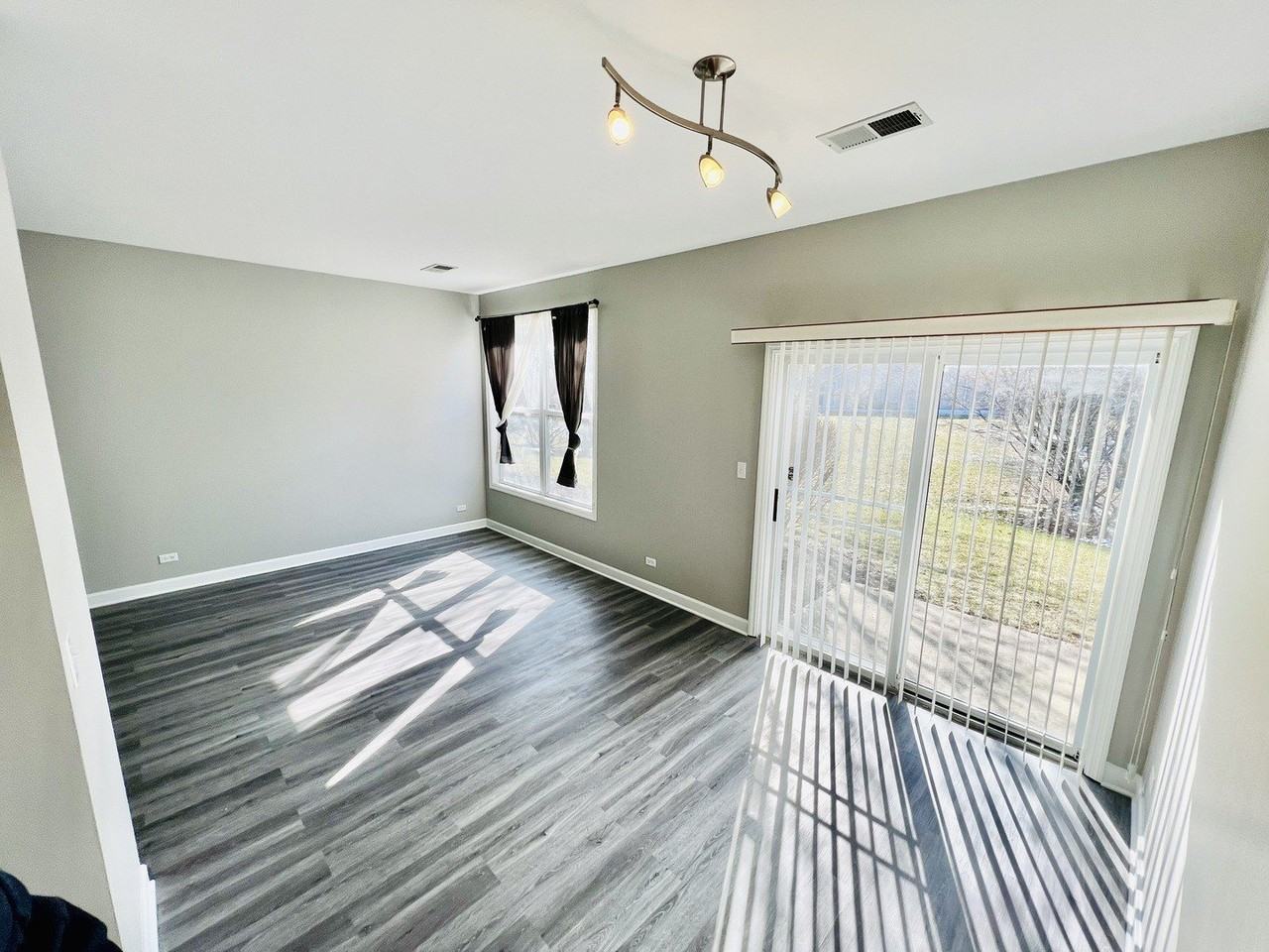 925 Sheridan Cir - Photo 4 of 13