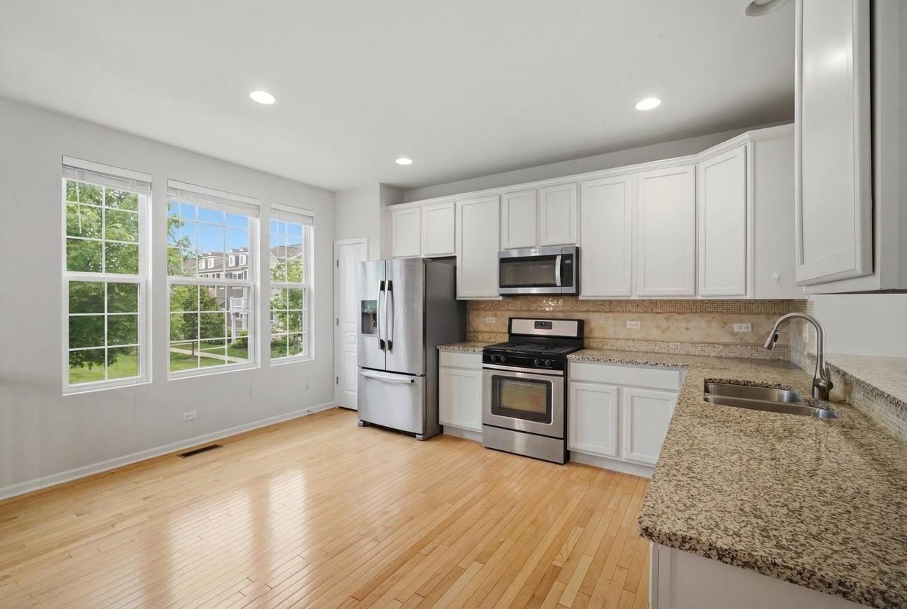 3129 Coral Ln - Photo 4 of 17