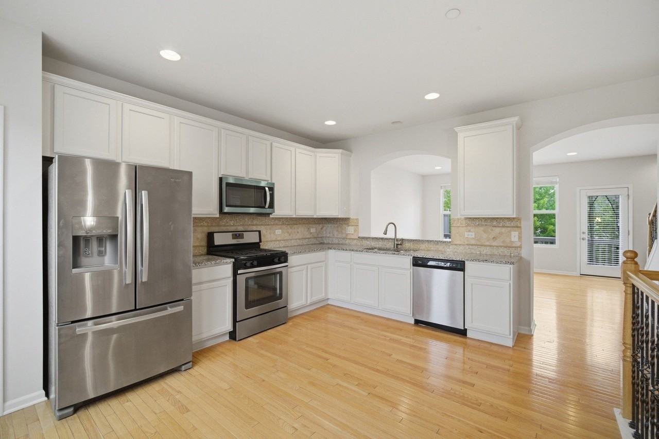 3129 Coral Ln - Photo 5 of 17