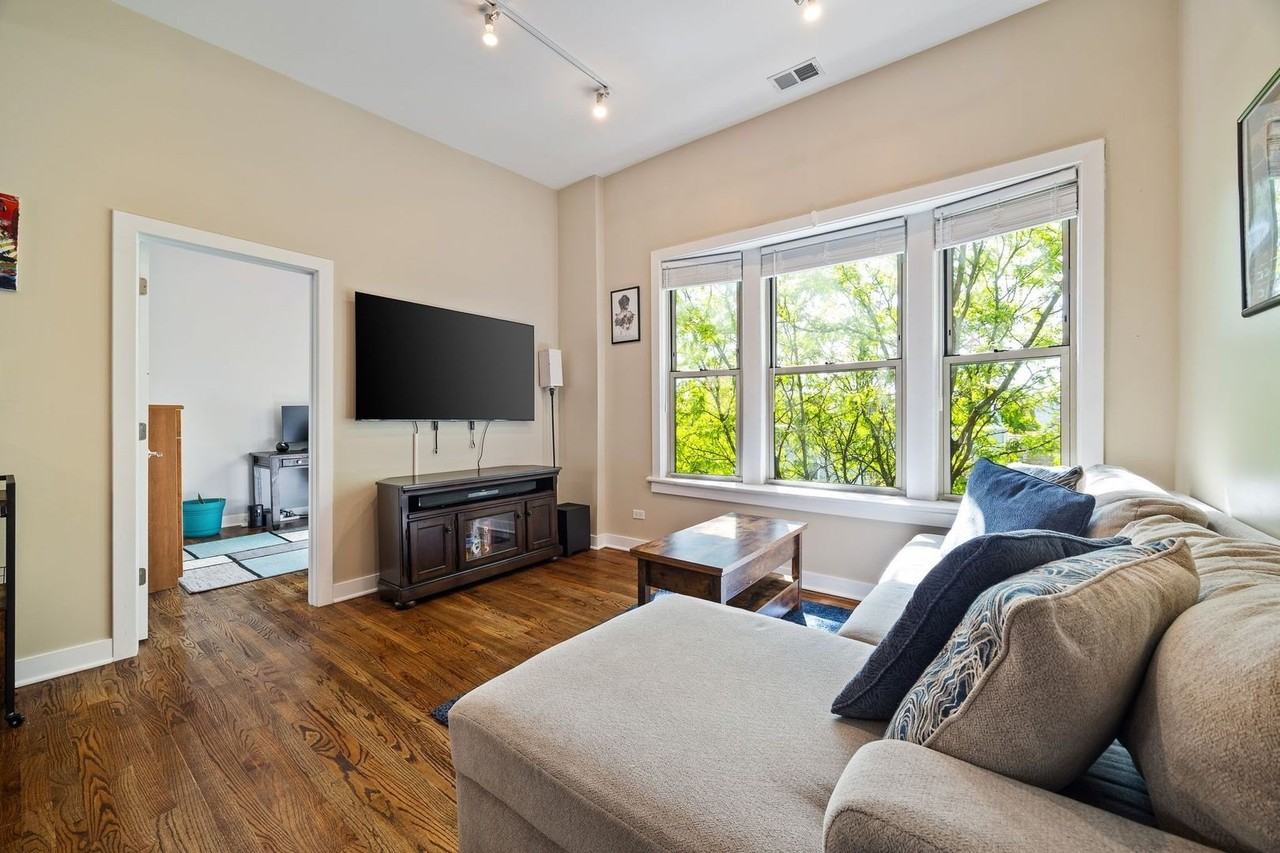 4055 N Wolcott Ave #3S - Photo 3 of 13