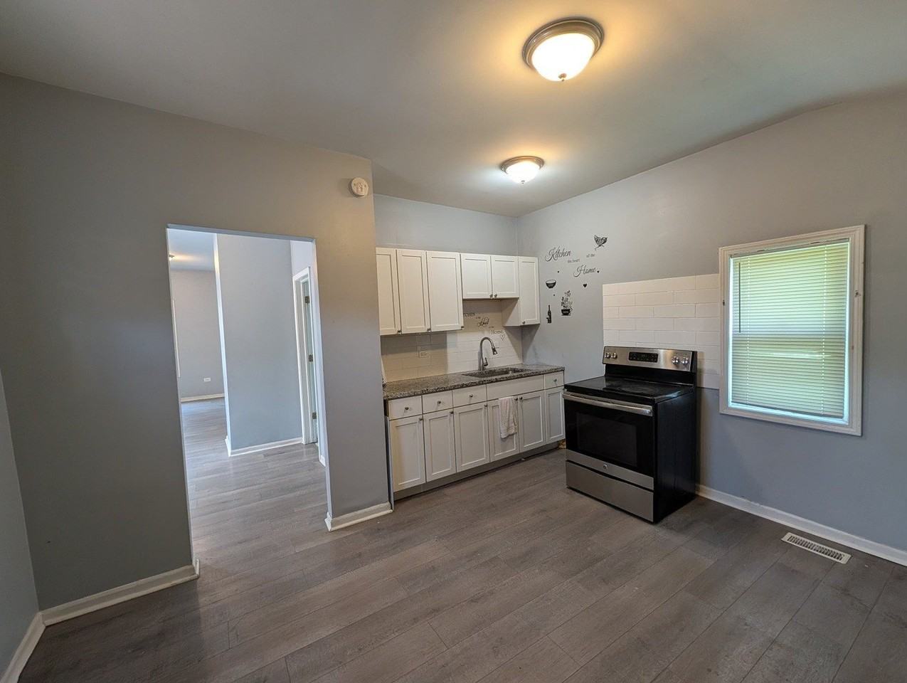 9035 S Exchange Ave - Photo 2 of 9