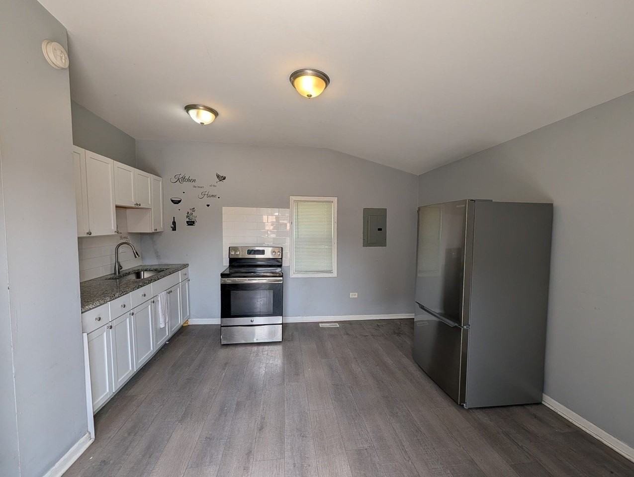 9035 S Exchange Ave - Photo 3 of 9