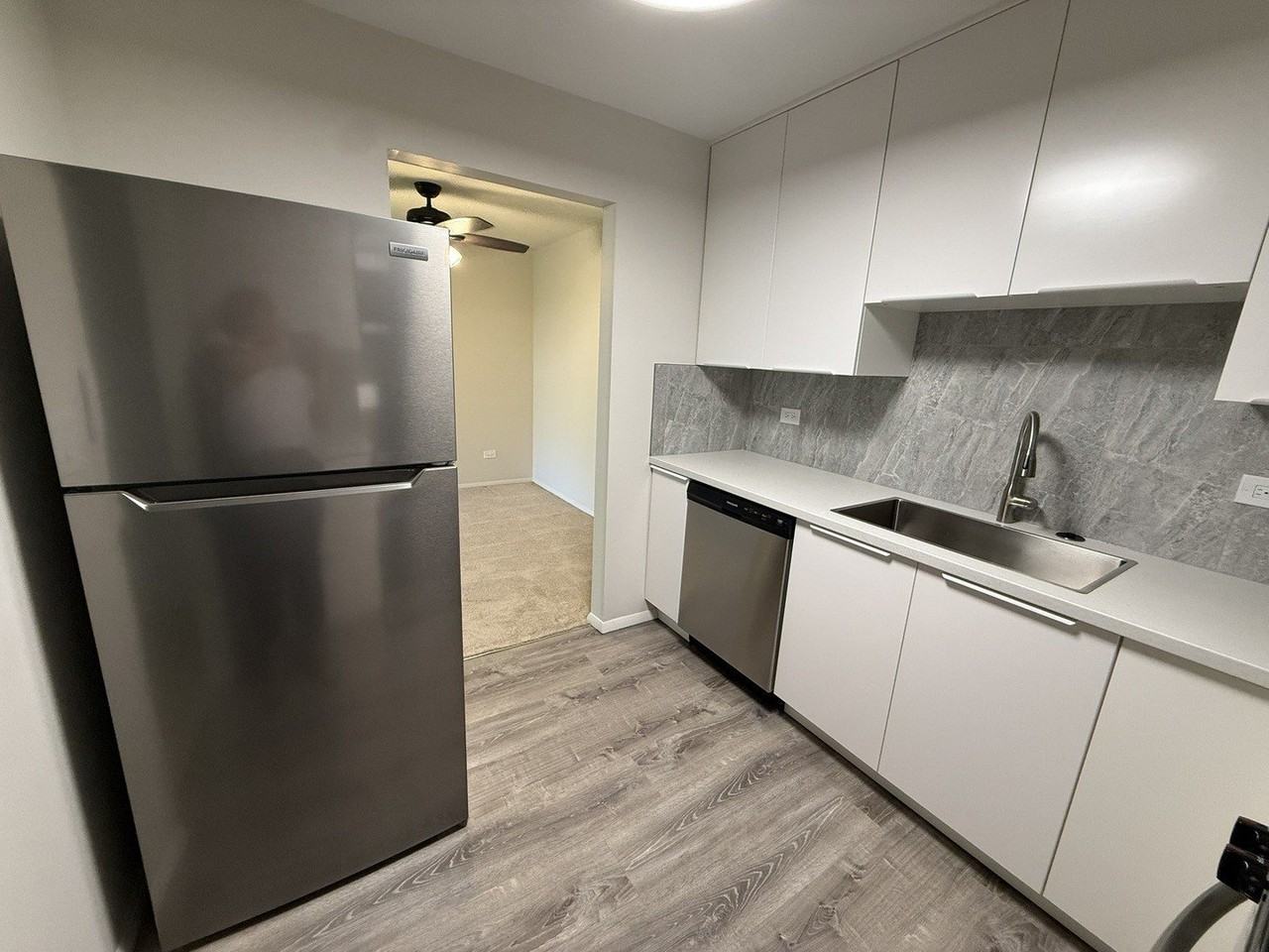 9S220 Lake Dr #16A102 - Photo 4 of 18