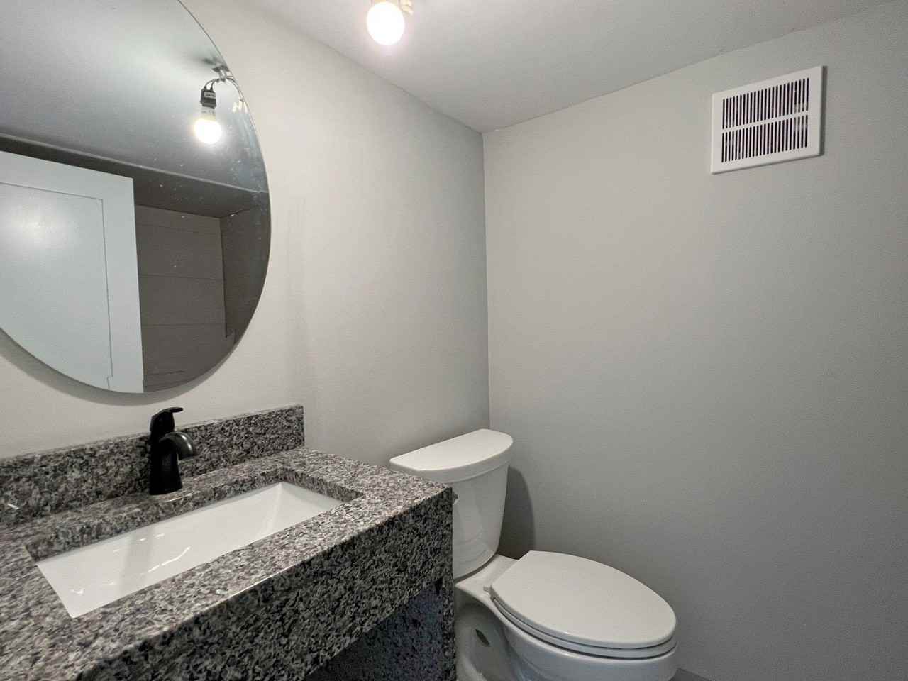 2702 S Homan Ave #4 - Photo 5 of 9