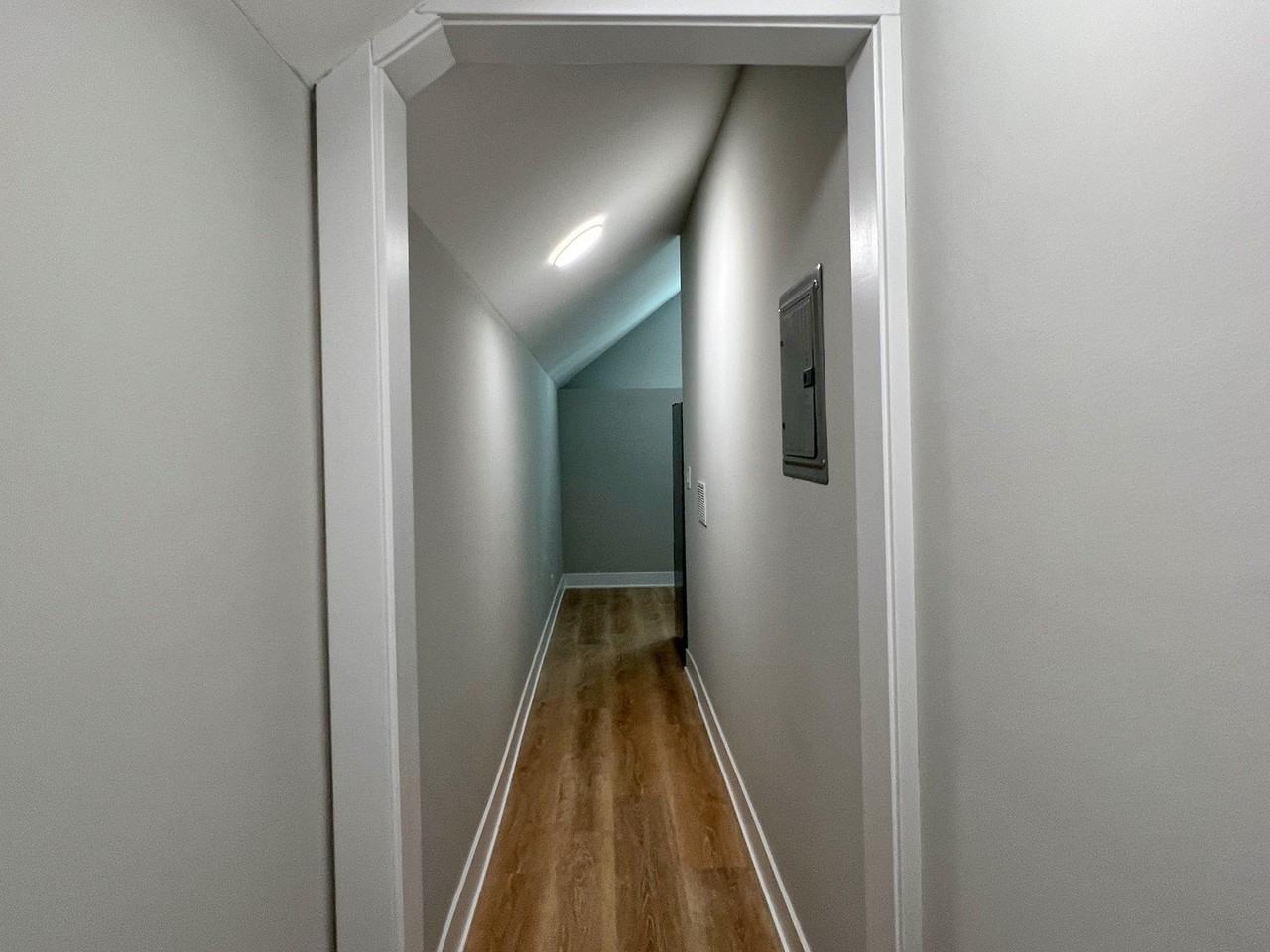 2702 S Homan Ave #4 - Photo 7 of 9
