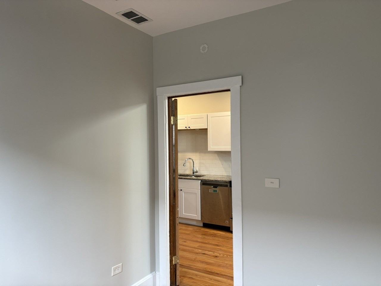 2146 W 22nd Pl #2 - Photo 4 of 8