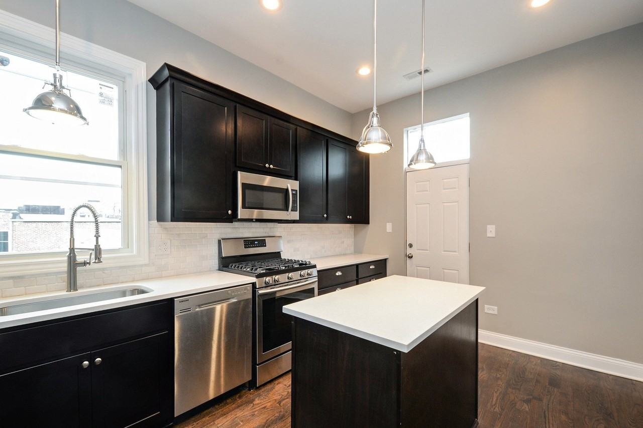 1545 N Claremont Ave #3 - Photo 7 of 15