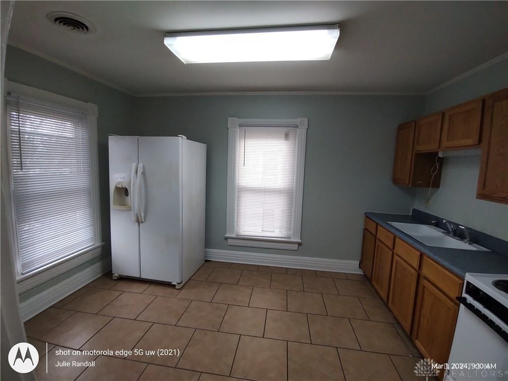 643 Rombach Ave ##2 - Photo 5 of 11