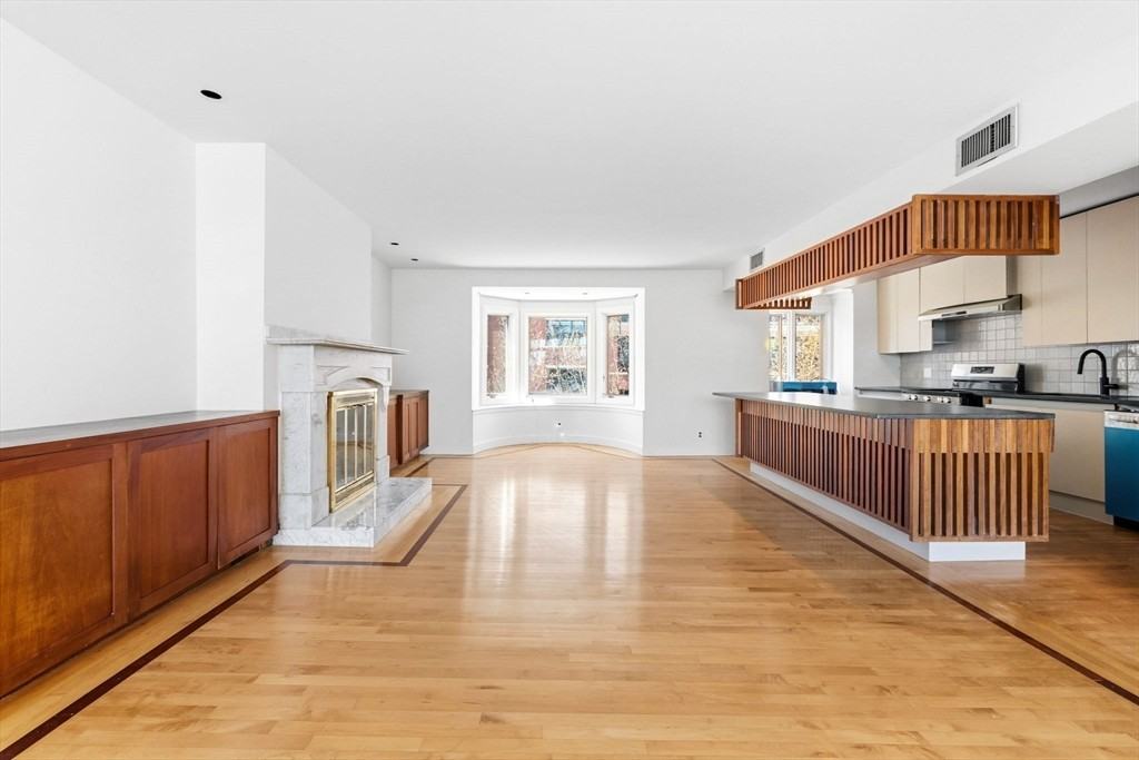 298 Columbus Ave - Photo 3 of 26