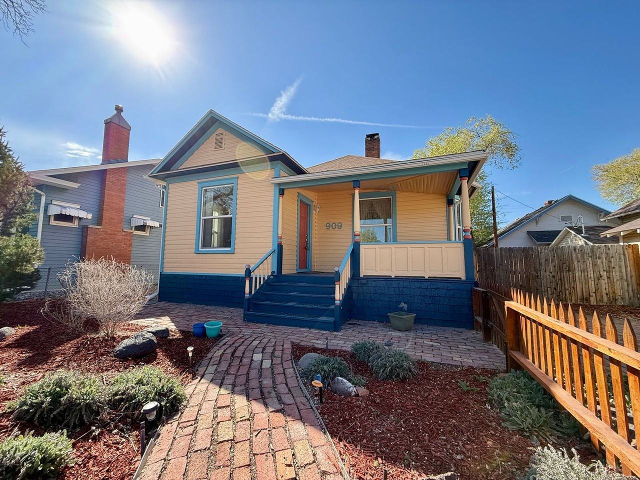 909 Ouray Ave - Photo 4 of 34