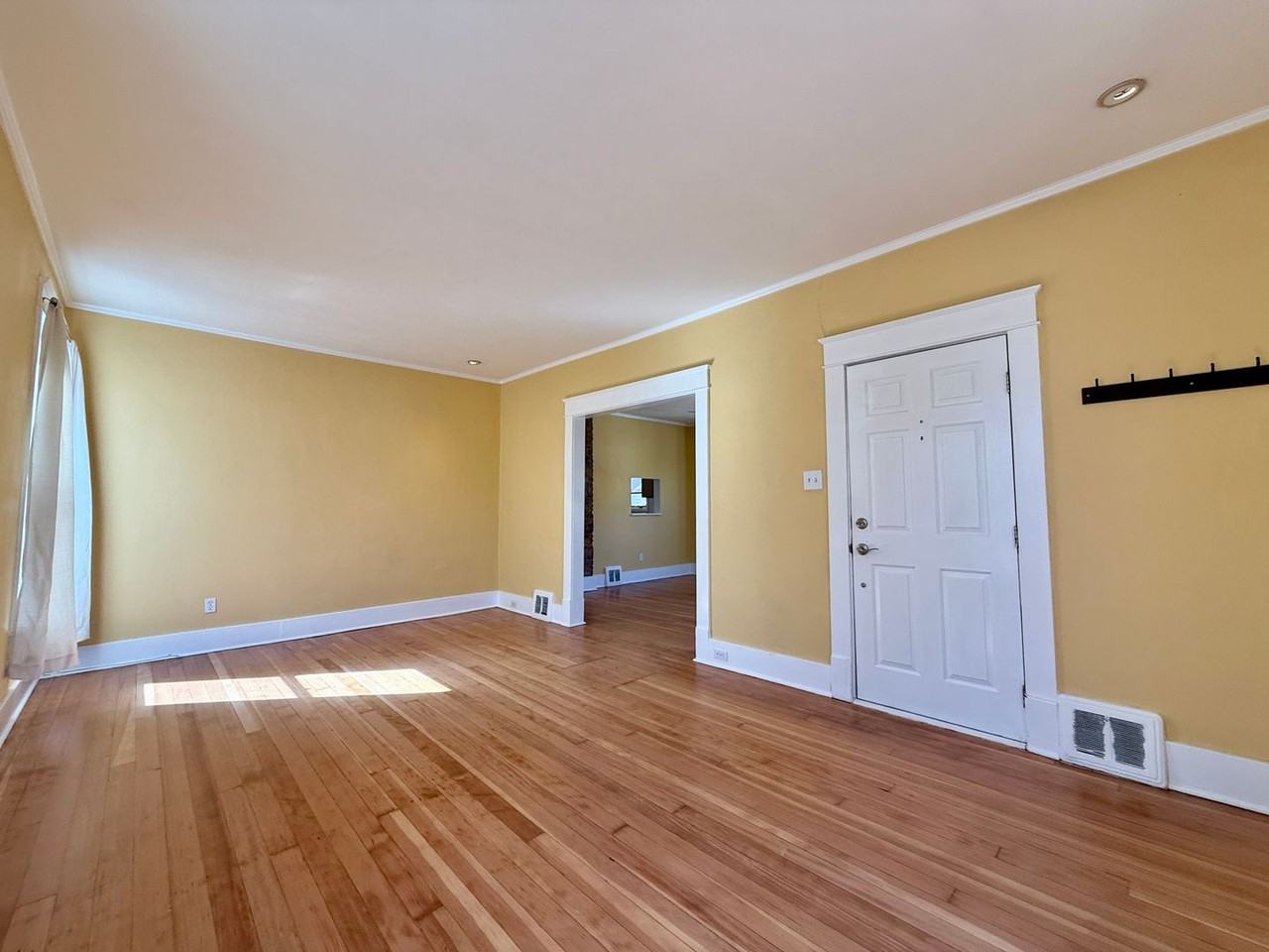 909 Ouray Ave - Photo 6 of 34