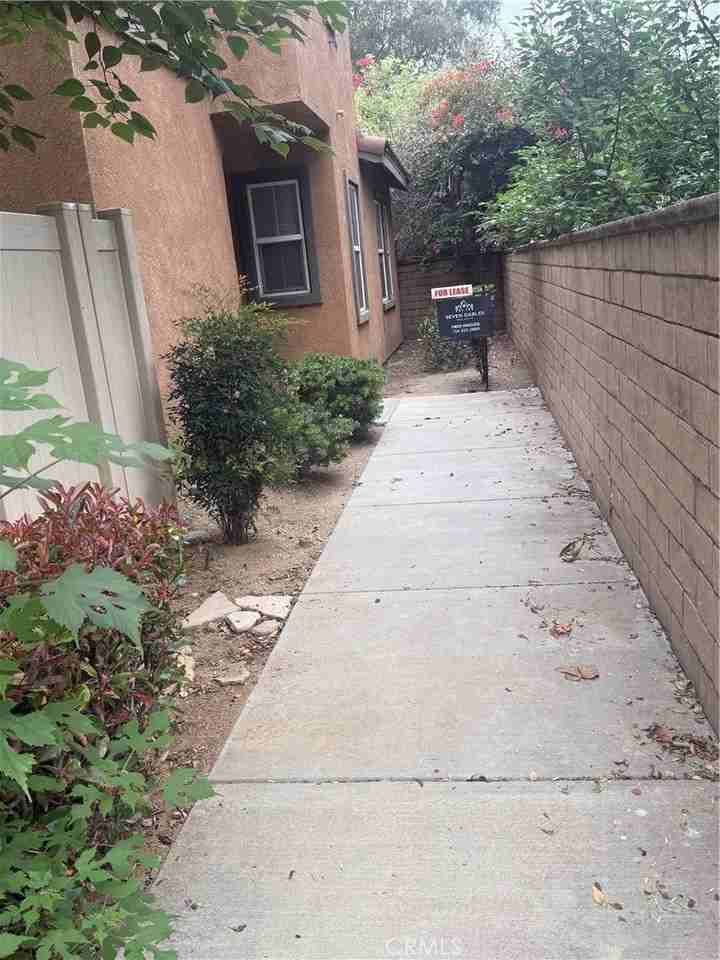 4420 Kristen Ct - Photo 6 of 39