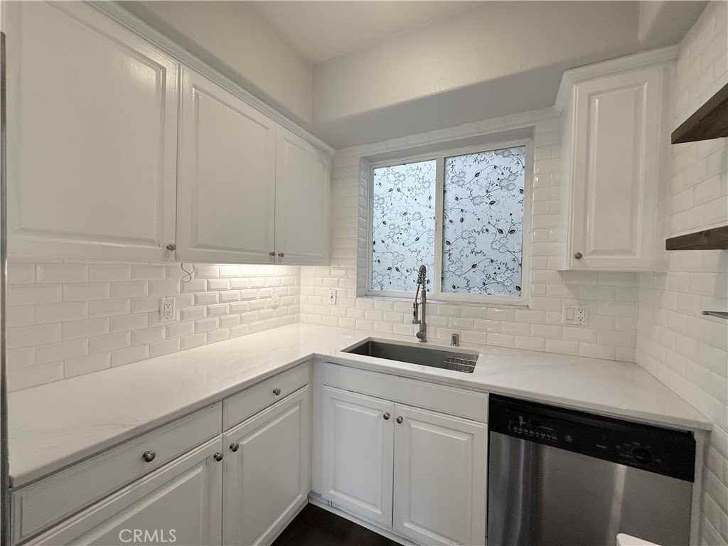 3401 S Bentley Ave #203 - Photo 3 of 46