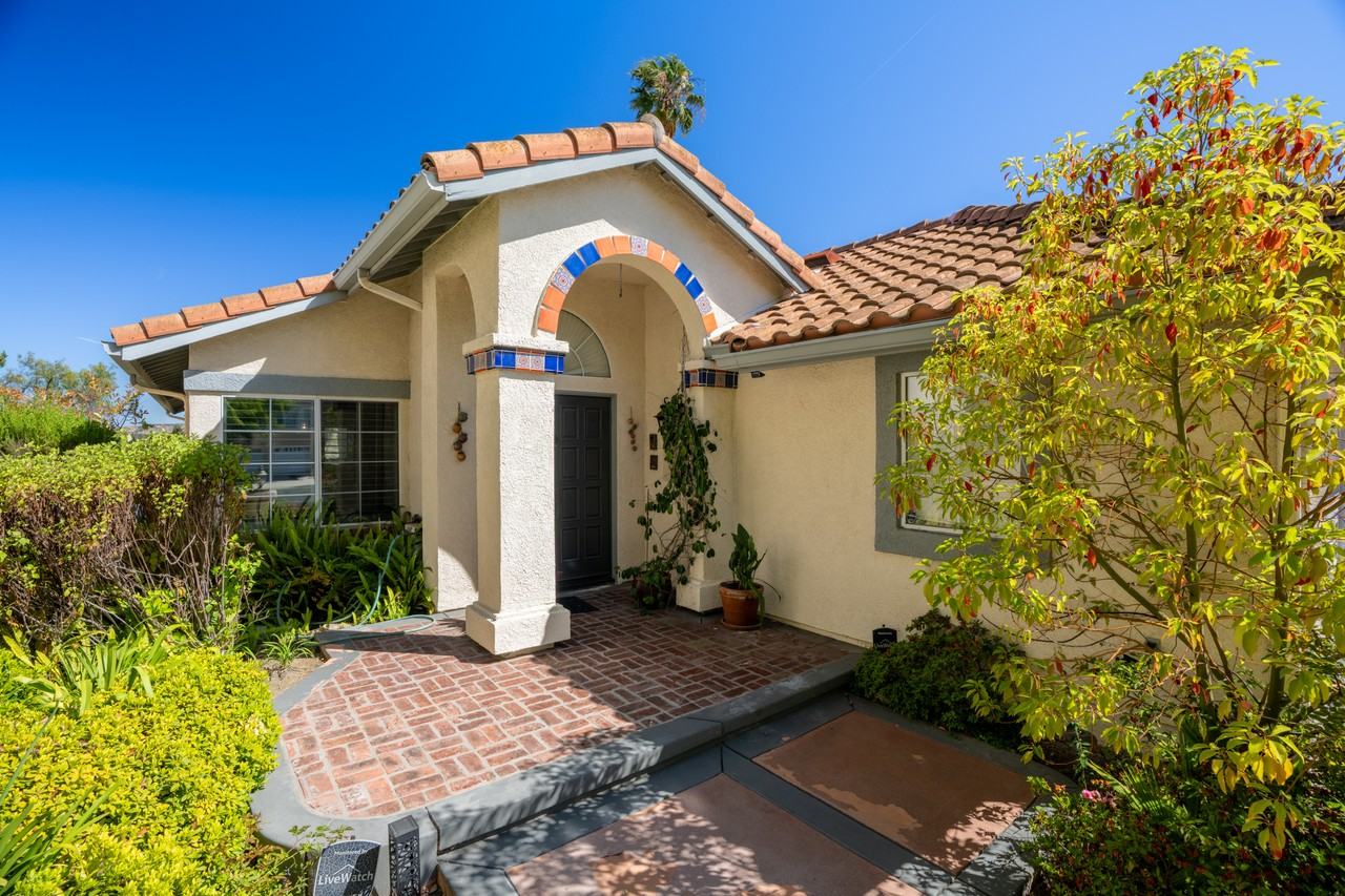 1016 Cactus Ct - Photo 3 of 26