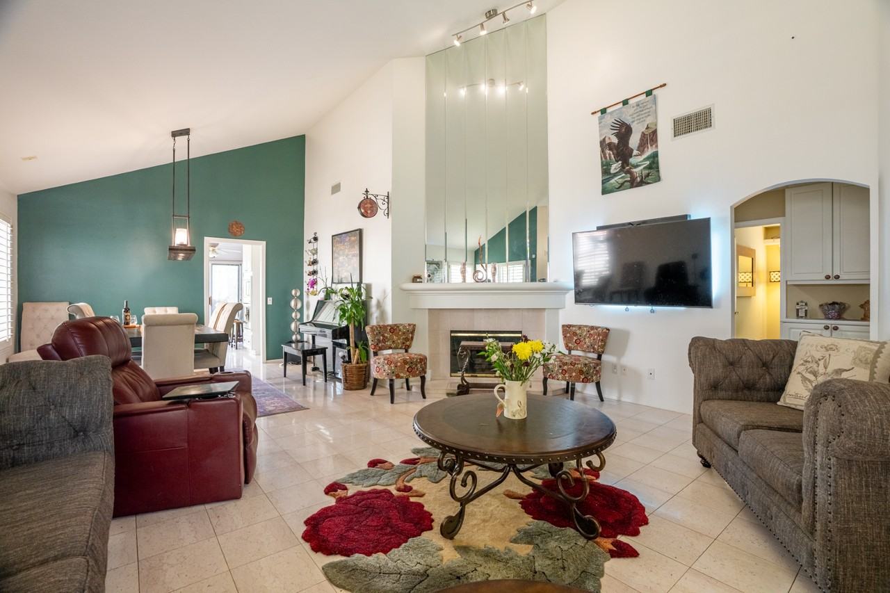 1016 Cactus Ct - Photo 4 of 26