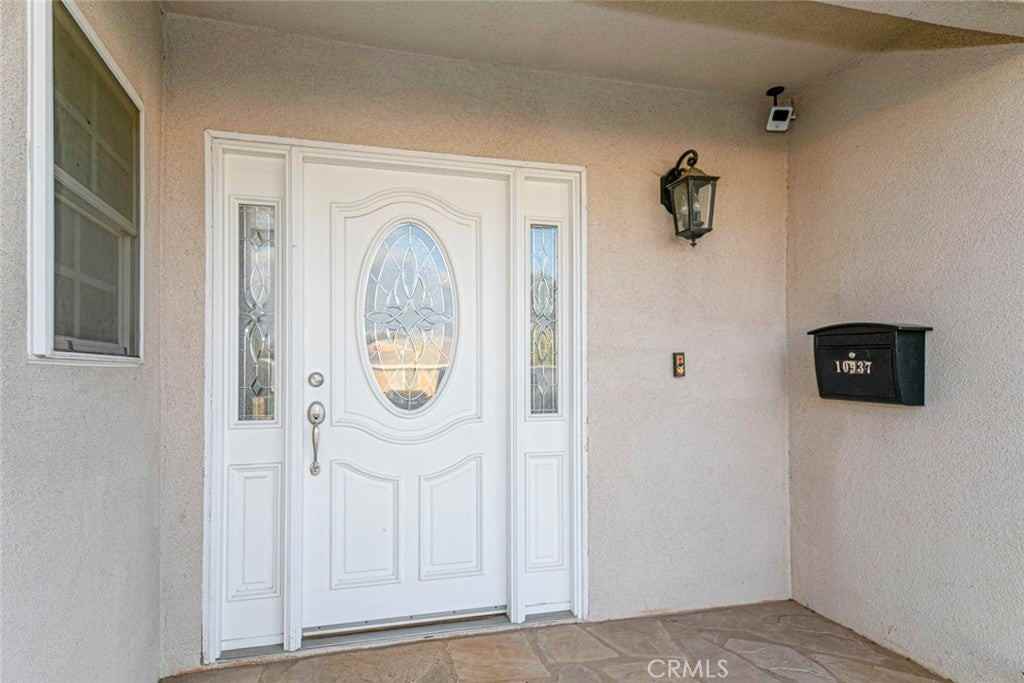 10937 Mclennan Ave - Photo 3 of 35
