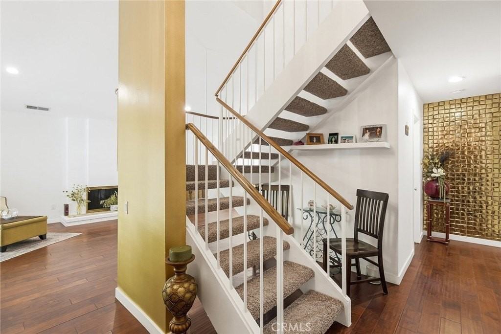 17092 Escalon Dr - Photo 4 of 37