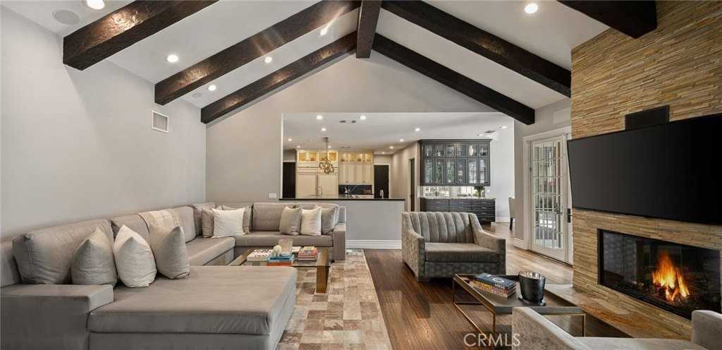 4816 Gloria Ave - Photo 4 of 35