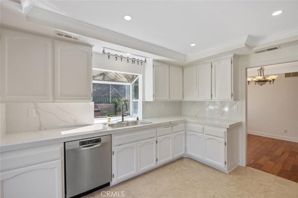 5974 Ruthwood Dr - Photo 4 of 30