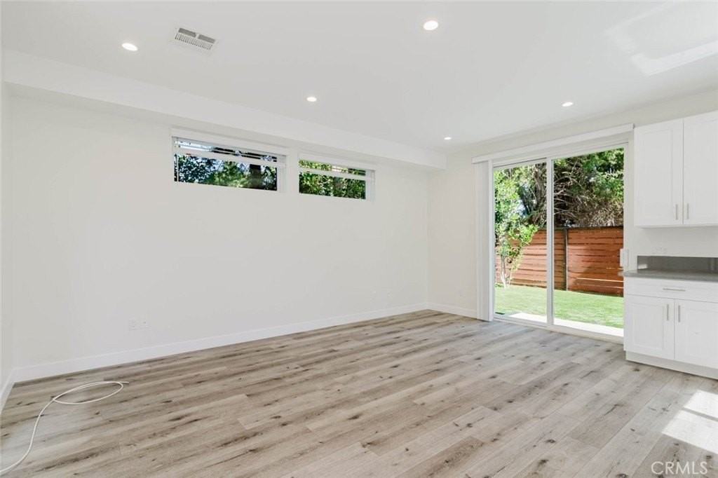 8107 Lemona Ave - Photo 3 of 24