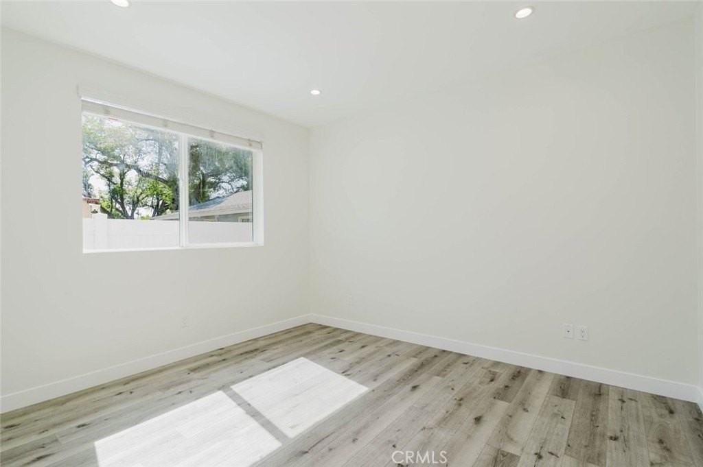 8107 Lemona Ave - Photo 7 of 24