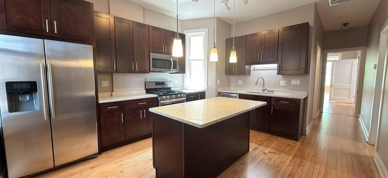 1942 W Irving Park Rd - Photo 7 of 19