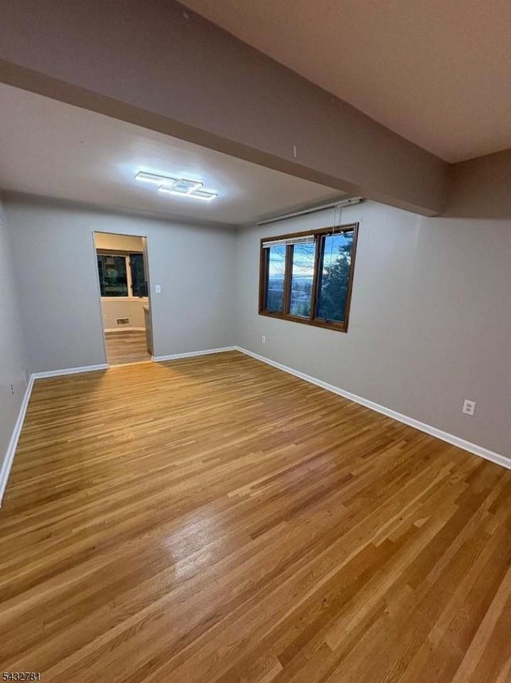 270 Silleck St - Photo 5 of 18
