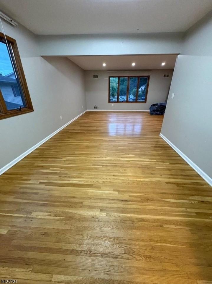 270 Silleck St - Photo 7 of 18