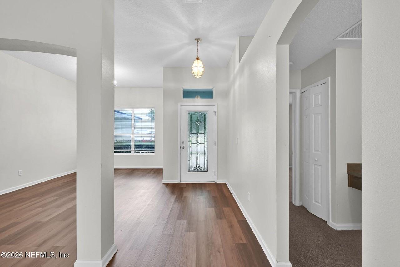 10810 Stanton Hills Dr E - Photo 5 of 34
