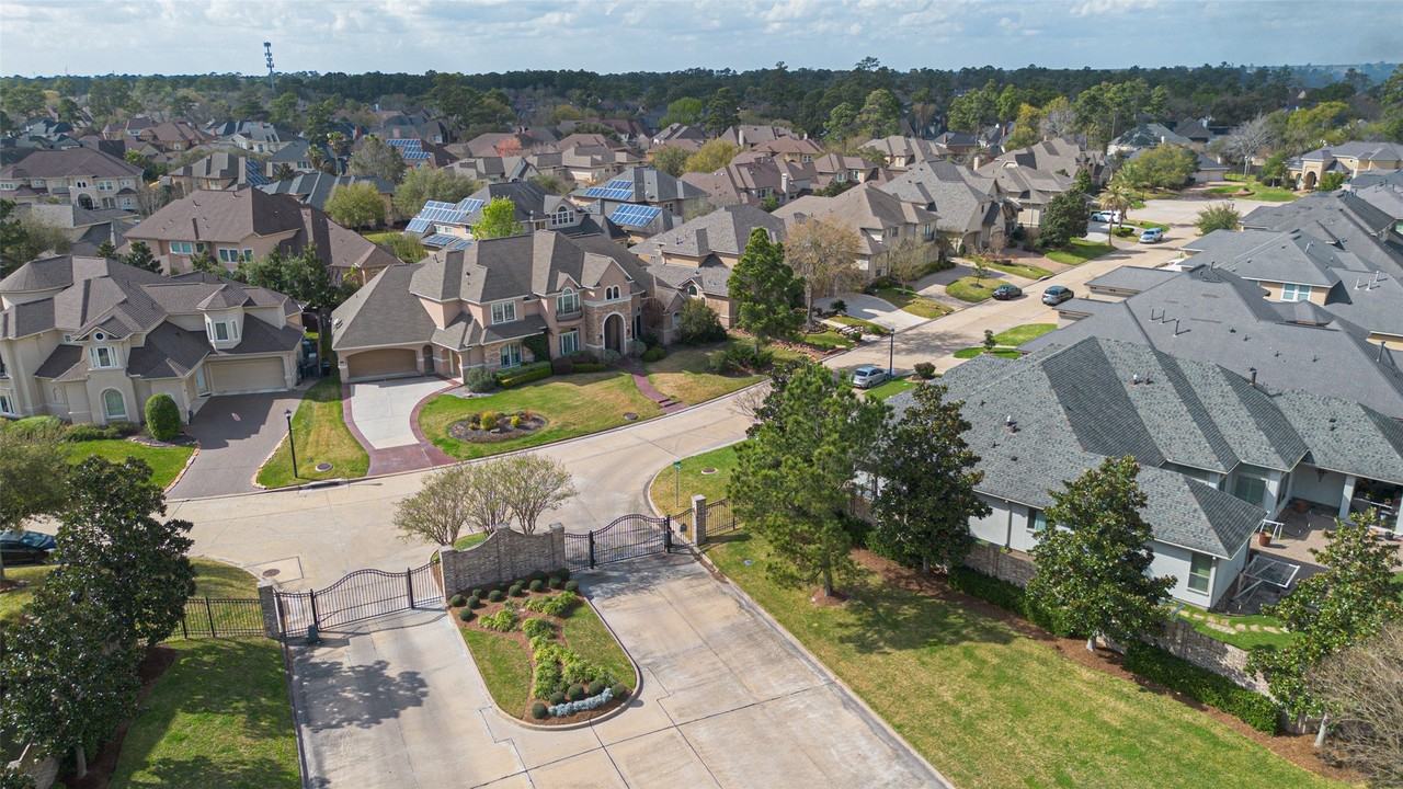 7414 Dayhill Dr - Photo 2 of 50
