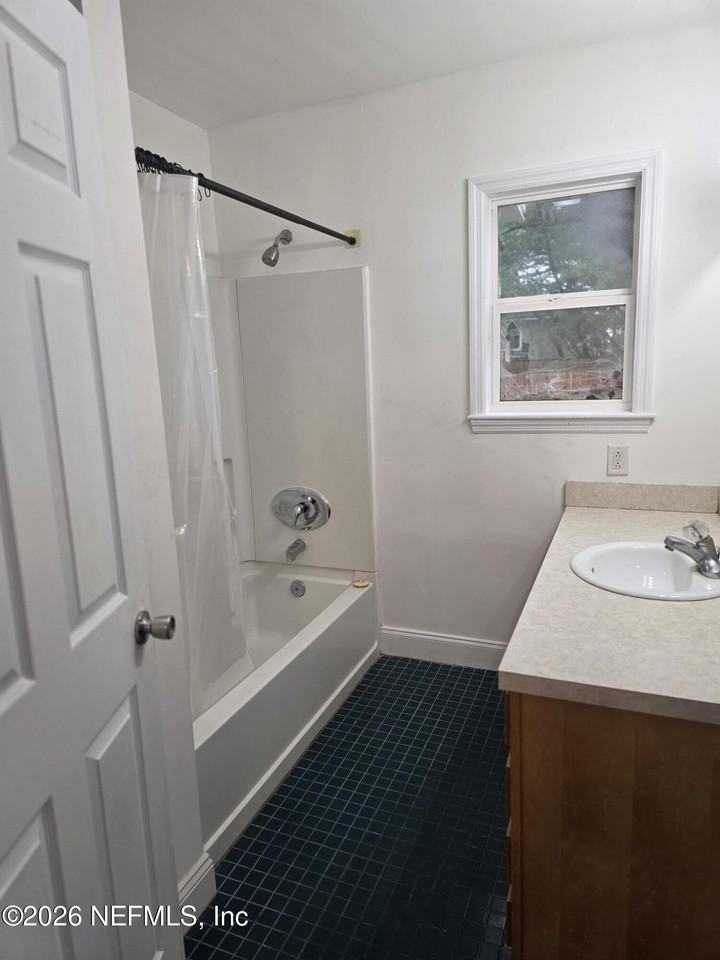 2675 Ernest St - Photo 7 of 14