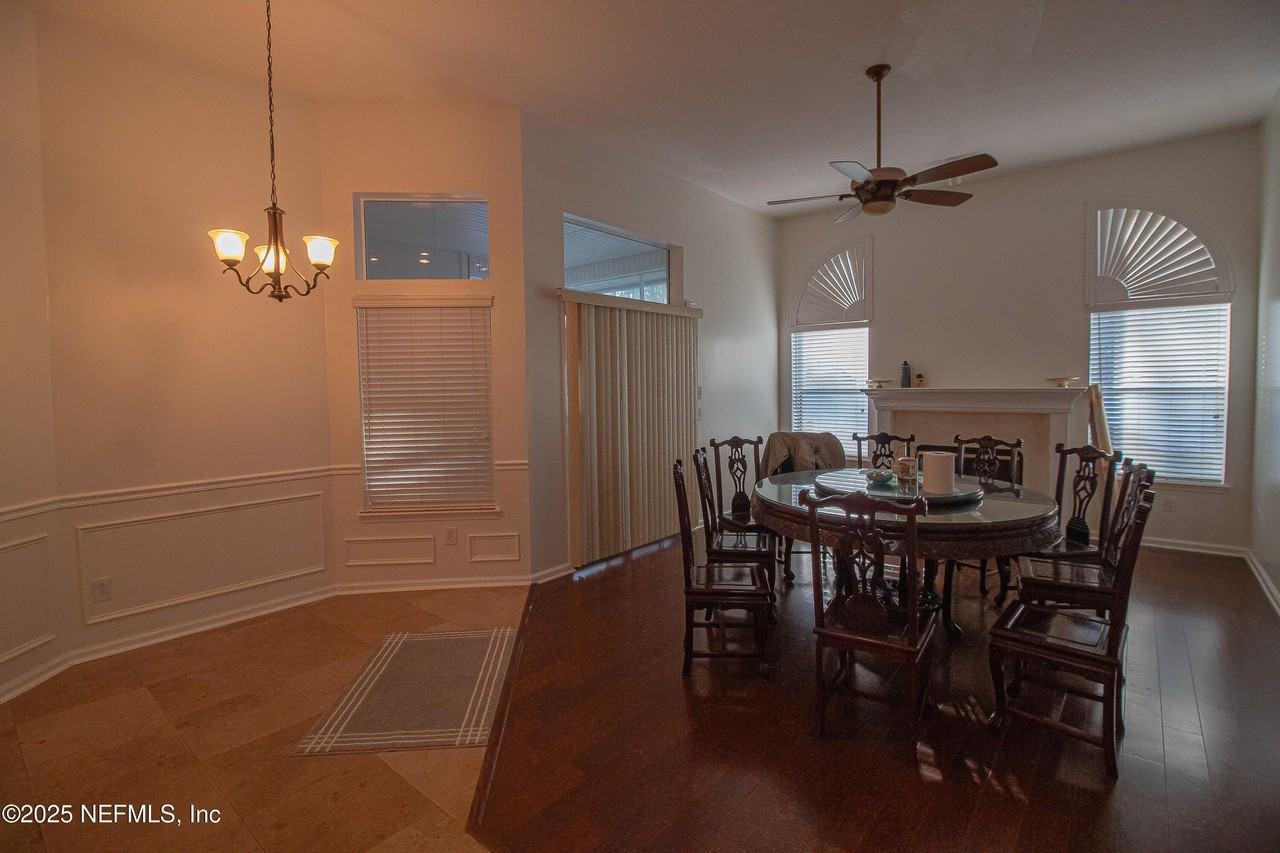 8146 Leafcrest Dr - Photo 6 of 26