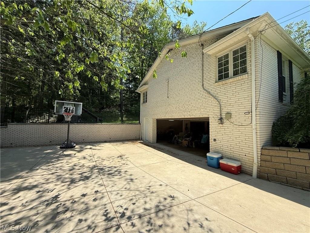 6803 Cranbrook Dr - Photo 3 of 31