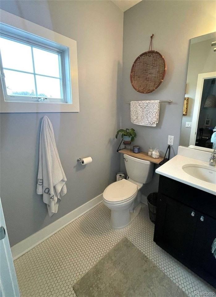 352 W Grand River Ave - Photo 5 of 15