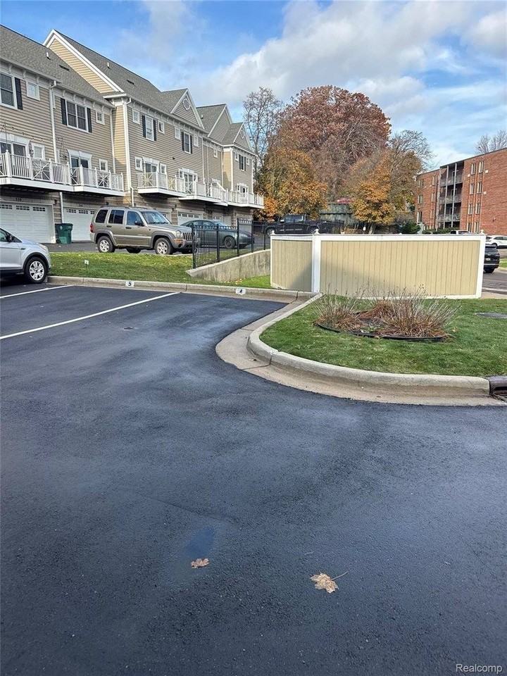 352 W Grand River Ave - Photo 6 of 15