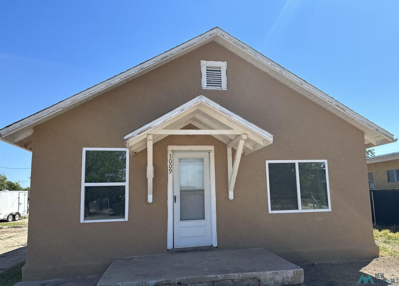 1009 S Lea Ave - Photo 2 of 14