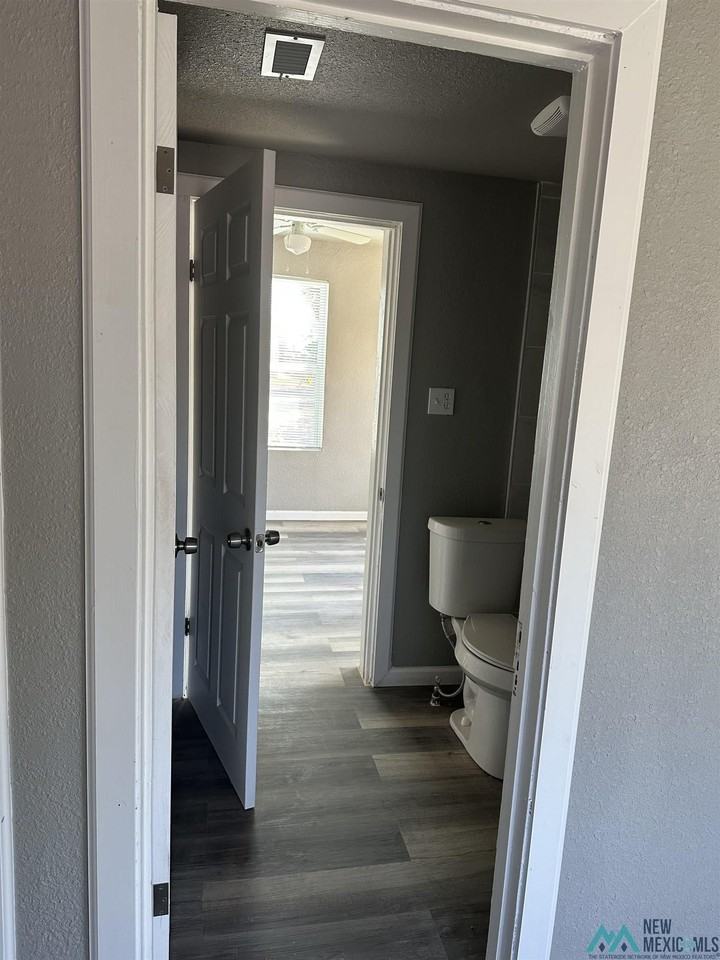 1009 S Lea Ave - Photo 4 of 14